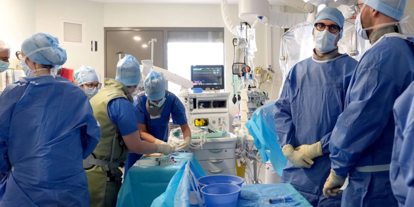 Équipe médicale du CHU de Toulouse ayant réalisé la première double greffe à Toulouse (rein et cellules du pancréas) pour traiter un patient diabétique.