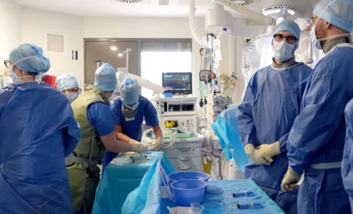 Équipe médicale du CHU de Toulouse ayant réalisé la première double greffe à Toulouse (rein et cellules du pancréas) pour traiter un patient diabétique.