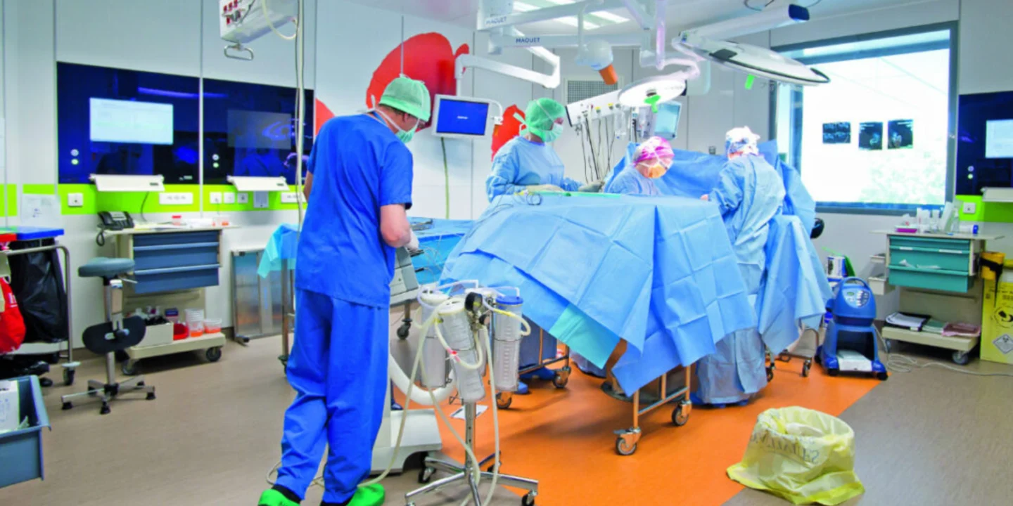 Le Centre Léon-Bérard célèbre la première mastectomie mini-invasive à Lyon, une avancée pour les femmes atteintes d'un cancer du sein.