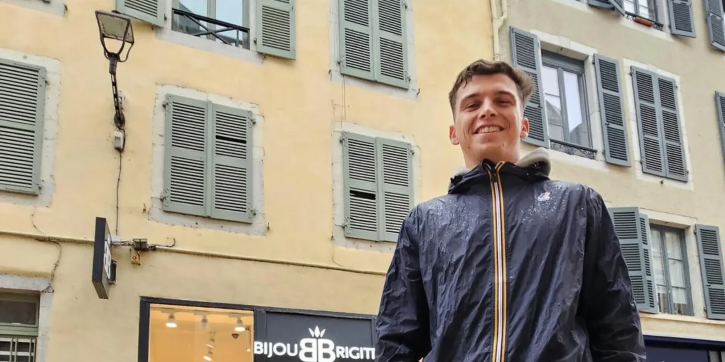 L'immeuble de Pau où Théo professeur des écoles, a héroïquement sauvé un enfant et son chien des flammes.