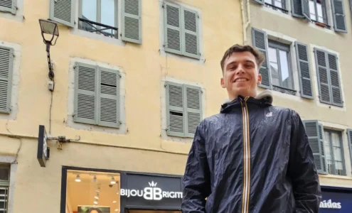 L'immeuble de Pau où Théo professeur des écoles, a héroïquement sauvé un enfant et son chien des flammes.