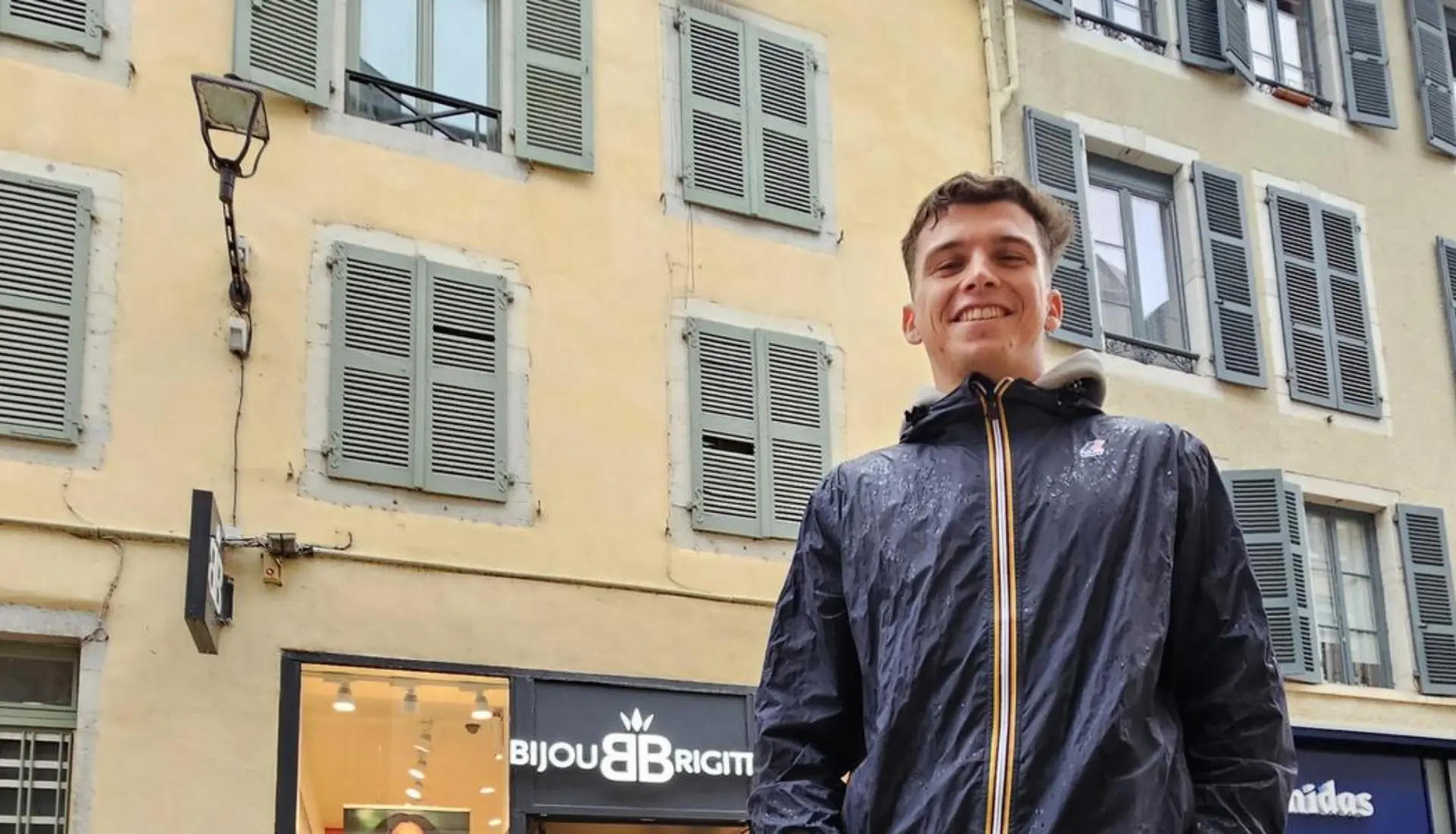 L'immeuble de Pau où Théo professeur des écoles, a héroïquement sauvé un enfant et son chien des flammes.