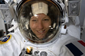 L'astronaute française Sophie Adenot lors de sa sortie extravéhiculaire hors de la Station spatiale internationale, le 18 août 2026