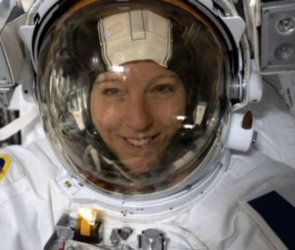 L'astronaute française Sophie Adenot lors de sa sortie extravéhiculaire hors de la Station spatiale internationale, le 18 août 2026